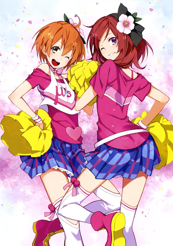 две девушки чирлидерки из аниме love live!