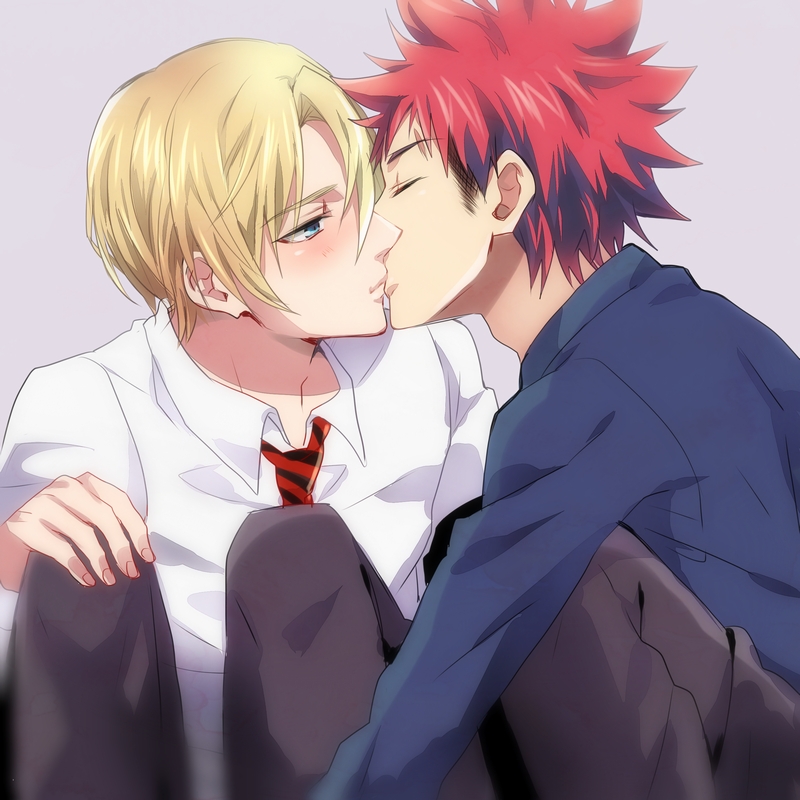 Два парня целуются лёгкий яой из аниме shokugeki no soma
